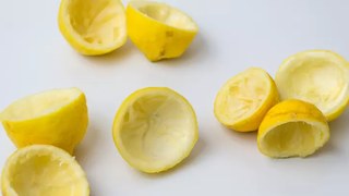 Kullanılmış limonu çöpe atmayın, tencerenizin dibine sürün: Mucizevi etkisini hemen görün!