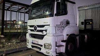 Ankara'da bir kişi tır ile dorse arasında sıkıştı