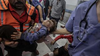 İsrail'in Gazze'de hastaneyi bombalaması sonucu yüzlerce kişi can verdi