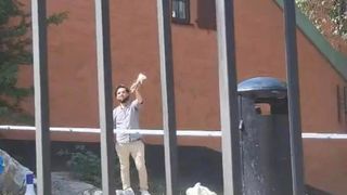 İsveç'te Kurban Bayramı'nda cami önünde Kur'an-ı Kerim yakıldı