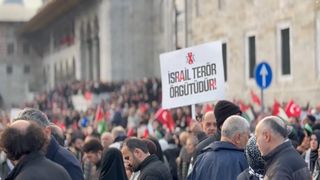 Galata Meydanı'ndaki Filistin yürüyüşünde tüylerinizi diken diken edecek anlar