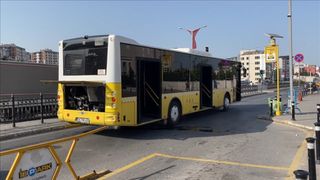 İstanbul'da alışıldık manzara! İETT otobüsünün seyir halinde egzozu patladı