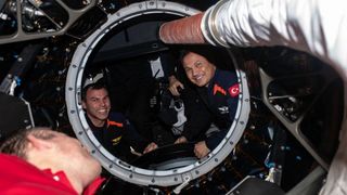 Astronot Alper Gezeravcı kapsülden 'mutluluk' fotoğrafı paylaştı