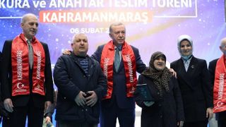 Cumhurbaşkanı Erdoğan Kahramanmaraşlı depremzedelere konutlarını teslim etti