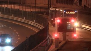 Arızalanan metrobüsü kontrol eden şoföre başka metrobüs çarptı