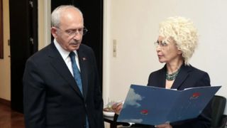Özgür Özel ve Kemal Kılıçdaroğlu'nun ekibi oda için birbirine girdi