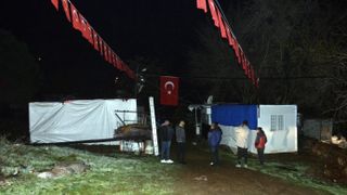 Mehmet Özhaseki'den şehit ailesine müjde: 1 ay gibi bir sürede bitirip konut vereceğiz
