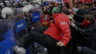 İstanbul'da 1 Mayıs'ta polise saldıran 38 şüphelinin tutuklanmasına karar verildi