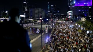 Ateşkes isteyen binlerce İsrailli sokağa inerek Netanyahu'nun istifasını istedi