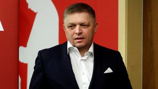 Slovakya'yı sarsan silahlı saldırı: Başbakanı Fico'nun durumu stabil ancak ciddi