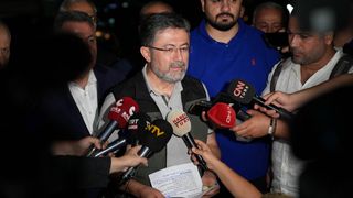 Bakan Yumaklı’dan ‘sabotaj’ sorusuna yanıt: İzmir'deki yangını piknikçiler çıkardı