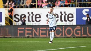 Fenerbahçe'de Sebastian Szymanski, cezalı duruma düştü