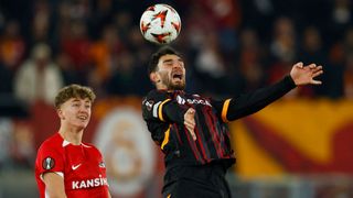 Galatasaray 10 kişi kaldı! Kaan Ayhan, kırmızı kart gördü