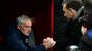 Jose Mourinho'nun 4 maçlık cezası, 2 maça indirildi