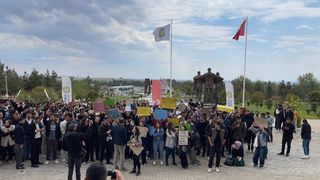 Şanlıurfa’da üniversite öğrencilerinden başıboş köpek eylemi