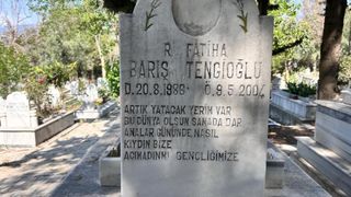 Özgür Özel'e saldıran şahsın katlettiği oğlunun mezarında duygulandıran yazı