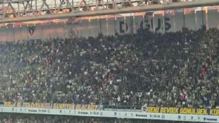 Fenerbahçe tribünlerinde ‘yönetim istifa’ tezahüratları