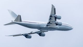 Donald Trump’ın Katar’dan aldığı lüks jeti makam uçağı yapmasının engellenmesi talebi