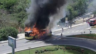 İstanbul'da İETT otobüsü alev alev yandı