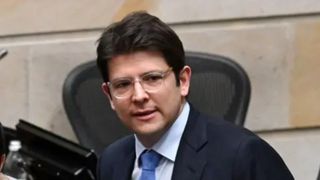 Kolombiya'da silahlı saldırıya uğrayan Senatör Uribe ağır yaralandı