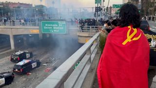 ABD'de gerilim tırmanıyor: Göstericiler polis ekiplerine saldırdı