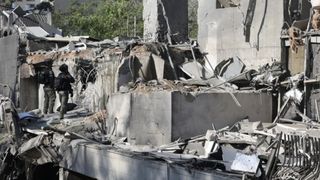 İran füzeleri İsrail'de hastaneye isabet etti