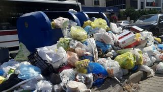 İzmir'de tekrar çöp dağları oluştu