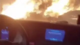 Hatay'da alevlerin arasında kalan ekiplerin zor anları