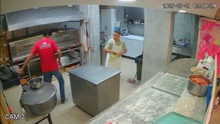 Bursa’da 4.2’lik deprem paniğe yol açtı: Vatandaşlar mağazalardan kaçtı