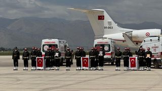 Kuzey Irak'ta şehit düşen 6 asker için Hakkari'de tören düzenlendi