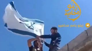 Dürziler Süveyda şehrinde İsrail bayrağını göndere çekti