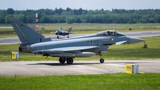 Merz: Türkiye'ye Eurofighter Typhoon satabiliriz