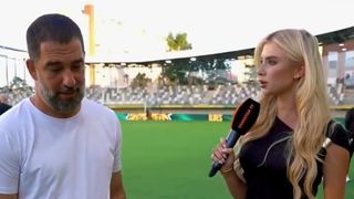 Arda Turan'ın muhabirle göz teması kurmaması gündem oldu