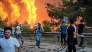 Bursa'da orman yangınına müdahale eden ekipler ve vatandaşlar zor anlar yaşadı