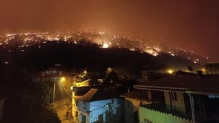 Bursa’da orman yangını yerleşim yerlerine sıçradı