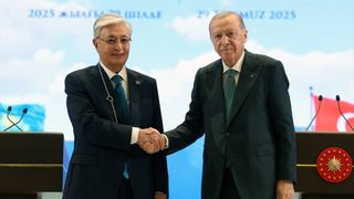 Cumhurbaşkanı Erdoğan tarafından Kazakistan Cumhurbaşkanı Tokayev'e Devlet Nişanı tevcih edildi