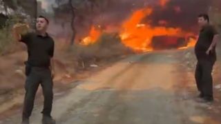 Çanakkale'de orman yangını: İtfaiye aracı yanınca erler canını zor kurtardı