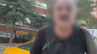 Ankara'da 'yol verme' kavgası kamerada: Aracı yumrukladı