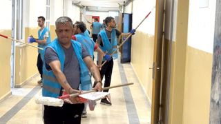 İstanbul'da denetimli serbestlik kapsamındaki yükümlüler okulları temizledi