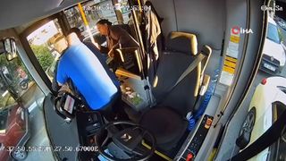 Aydın’da halk otobüsünde nefes alamayan yolcuyu şoför Heimlich manevrasıyla kurtardı