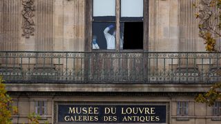 Louvre Müzesi’nden çalınan mücevherlerin tahmini piyasa değeri 88 milyon euro