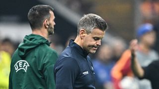 Kjetil Knutsen, kulak tıkacı taktı