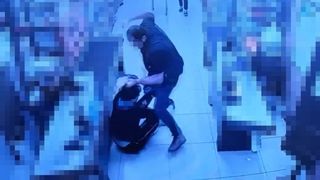 Kocaeli'de yere şeker döken çocuğu uyaran kasiyer öldüresiye darbedildi