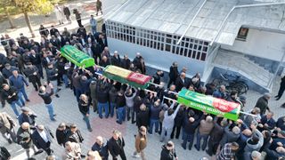 İstanbul'da zehirlenerek ölen anne ve 2 çocuğu toprağa verildi