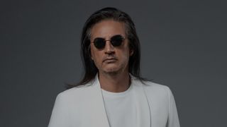 Şarkıcı Çelik sahnede düştü! O anları takipçileriyle paylaştı