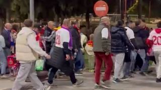 Türk taraftarlar, İspanya'da millileri destekledi