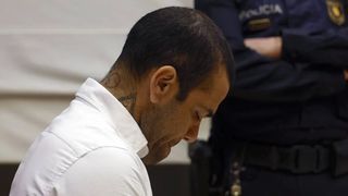 Dani Alves kilisede vaaz vermeye başladı