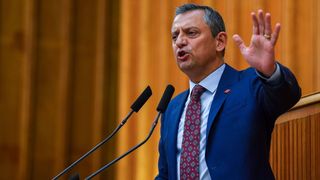 Özgür Özel'den asgari ücret açıklaması: 2026 geçim değil seçim yılıdır