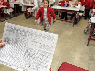 Karne veriliş saati 2025: 20 Haziran Cuma günü karneler saat kaçta dağıtılacak?