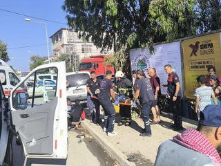 Hatay'da iki araç çarpıştı: 5 yaralı
